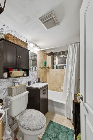 9829 S 51st Avenue, Oak Lawn, IL 60453