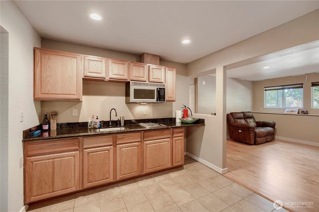 11821 SE 67th Place, Bellevue, WA 98006