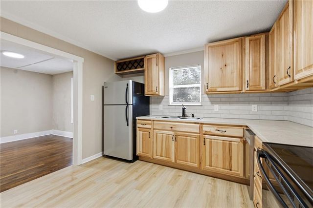4734 Mission Road, Roeland Park, KS 66205