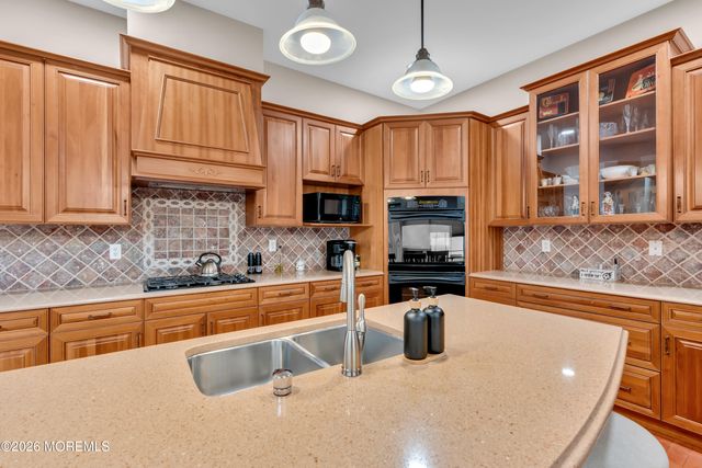 15 Rockspray Court, Howell, NJ 07731