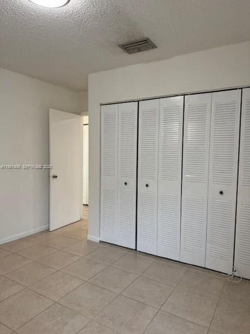 2750 SW 10th Ter 14, Miami, FL 33135