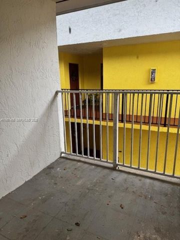 2750 SW 10th Ter 14, Miami, FL 33135