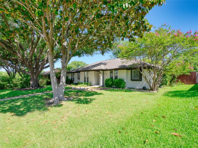 2613 Ramblewood Drive, Carrollton, TX 75006