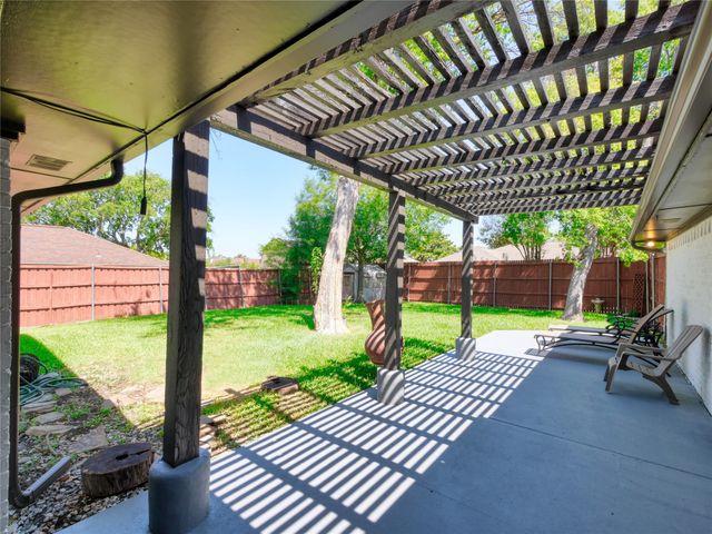 2613 Ramblewood Drive, Carrollton, TX 75006