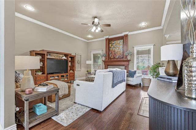 6105 W Bainbridge Drive, Rogers, AR 72758