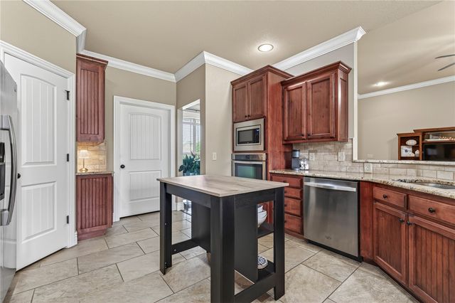 6105 W Bainbridge Drive, Rogers, AR 72758