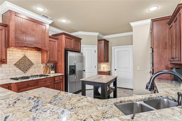 6105 W Bainbridge Drive, Rogers, AR 72758