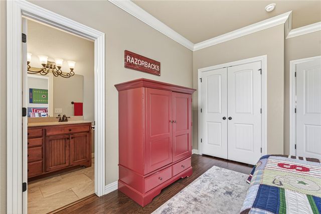 6105 W Bainbridge Drive, Rogers, AR 72758