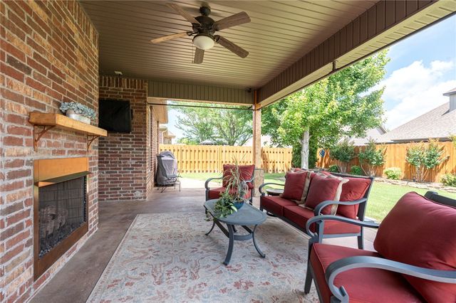 6105 W Bainbridge Drive, Rogers, AR 72758