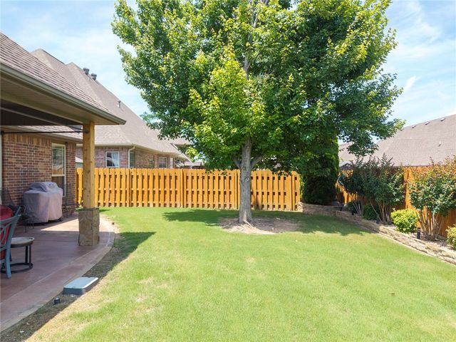 6105 W Bainbridge Drive, Rogers, AR 72758