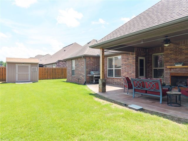6105 W Bainbridge Drive, Rogers, AR 72758