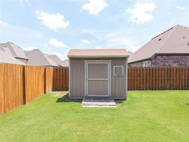 6105 W Bainbridge Drive, Rogers, AR 72758