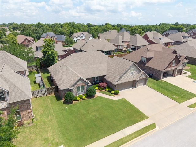 6105 W Bainbridge Drive, Rogers, AR 72758