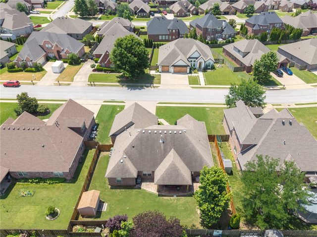 6105 W Bainbridge Drive, Rogers, AR 72758