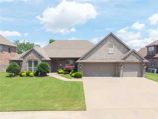 6105 W Bainbridge Drive, Rogers, AR 72758