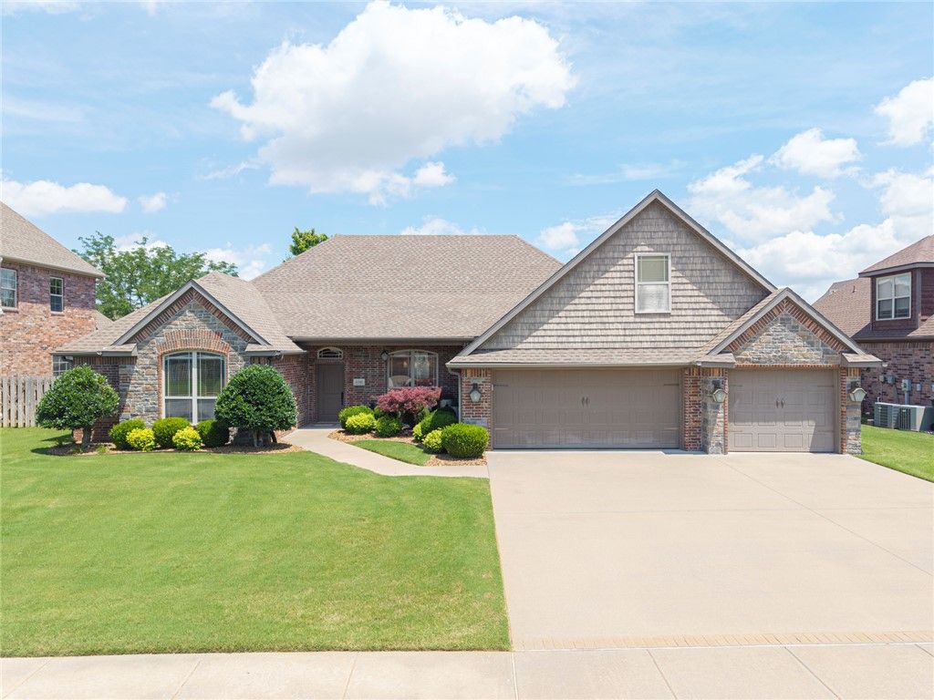 6105 W Bainbridge Drive, Rogers, AR 72758