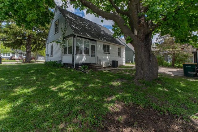 723 W Fulton Street, Edgerton, WI 53534