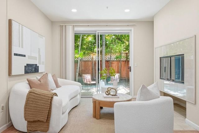 902 Sunrose 104, Sunnyvale, CA 94086