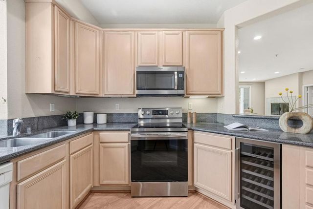 902 Sunrose 104, Sunnyvale, CA 94086
