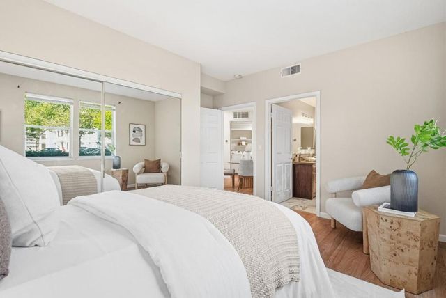 902 Sunrose 104, Sunnyvale, CA 94086