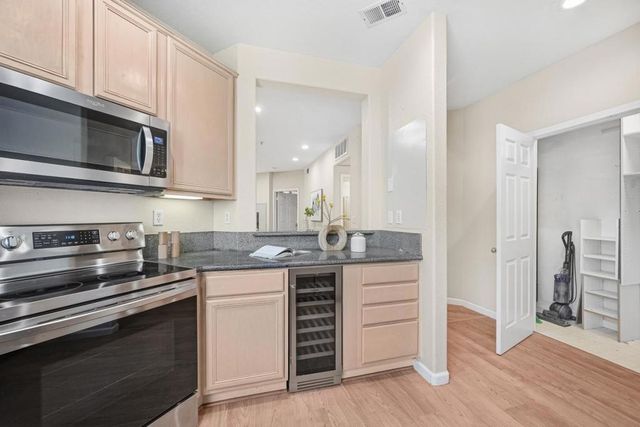 902 Sunrose 104, Sunnyvale, CA 94086
