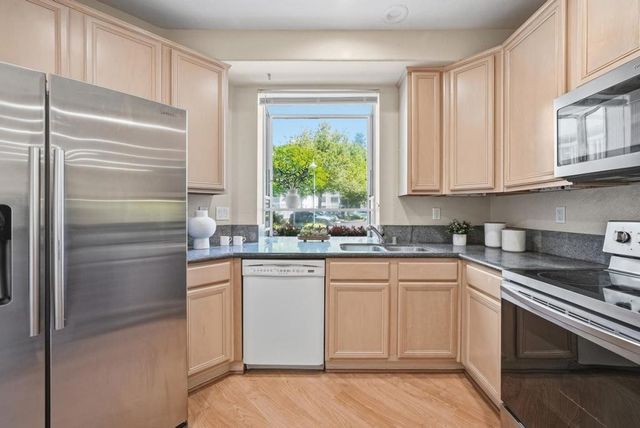 902 Sunrose 104, Sunnyvale, CA 94086