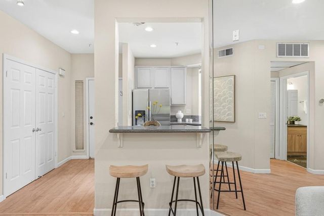 902 Sunrose 104, Sunnyvale, CA 94086