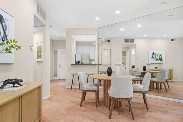 902 Sunrose 104, Sunnyvale, CA 94086