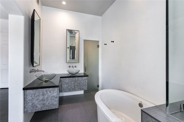1175 Corte Riviera, Camarillo, CA 93010