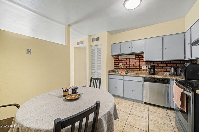 720 S DOBSON Road 76, Mesa, AZ 85202
