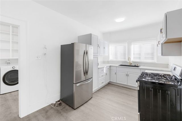 548 N Kenmore, Los Angeles, CA 90004