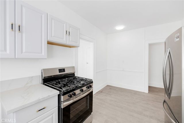 548 N Kenmore, Los Angeles, CA 90004