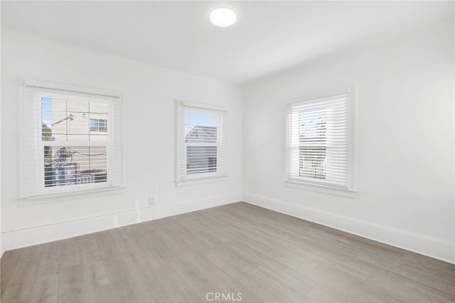 548 N Kenmore, Los Angeles, CA 90004