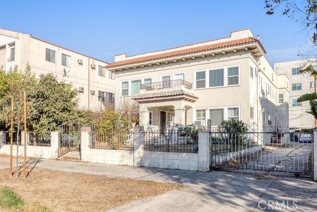 548 N Kenmore, Los Angeles, CA 90004