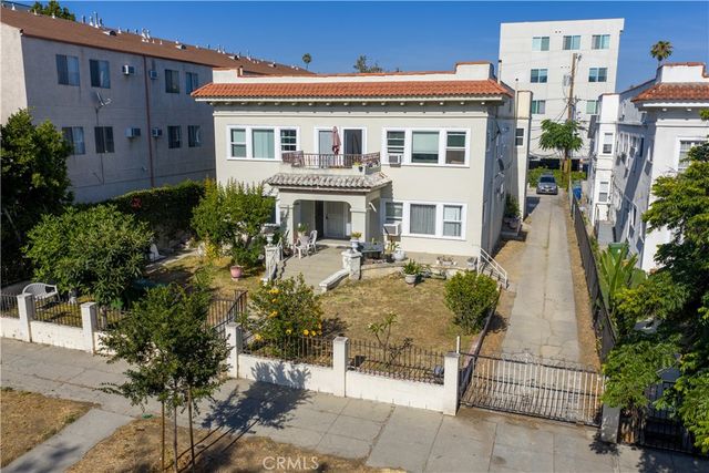 548 N Kenmore, Los Angeles, CA 90004