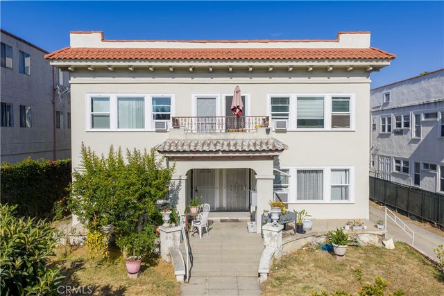 548 N Kenmore, Los Angeles, CA 90004