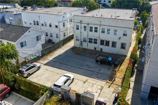548 N Kenmore, Los Angeles, CA 90004