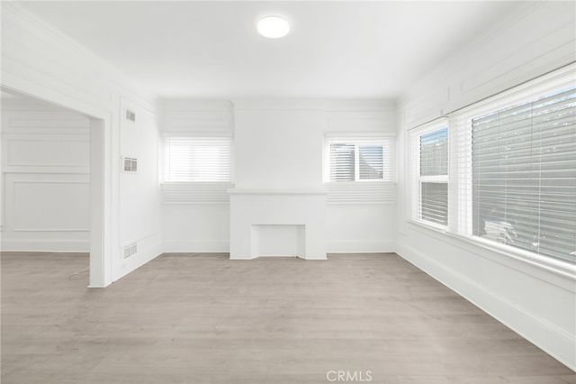 548 N Kenmore, Los Angeles, CA 90004