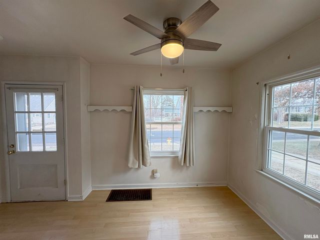 1324 W CIRCLE Road, Peoria, IL 61604