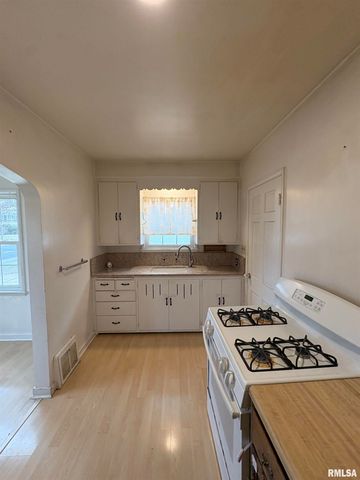 1324 W CIRCLE Road, Peoria, IL 61604