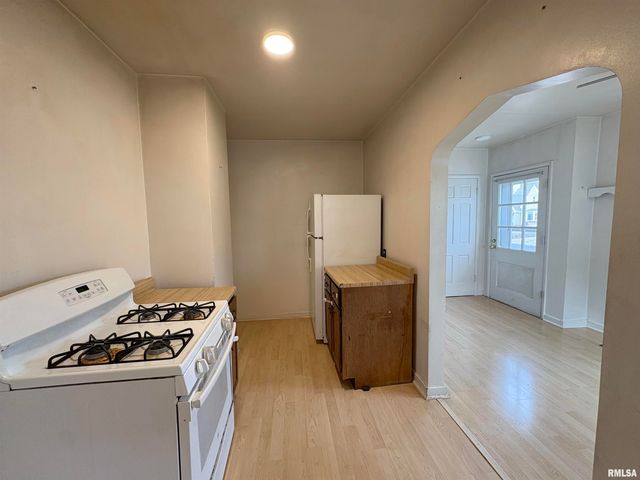 1324 W CIRCLE Road, Peoria, IL 61604