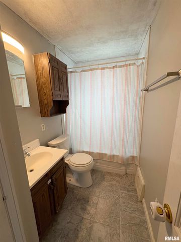 1324 W CIRCLE Road, Peoria, IL 61604