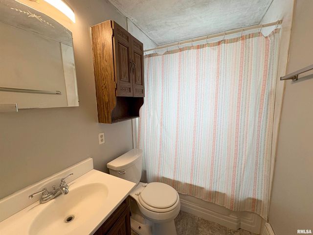 1324 W CIRCLE Road, Peoria, IL 61604