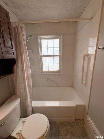 1324 W CIRCLE Road, Peoria, IL 61604