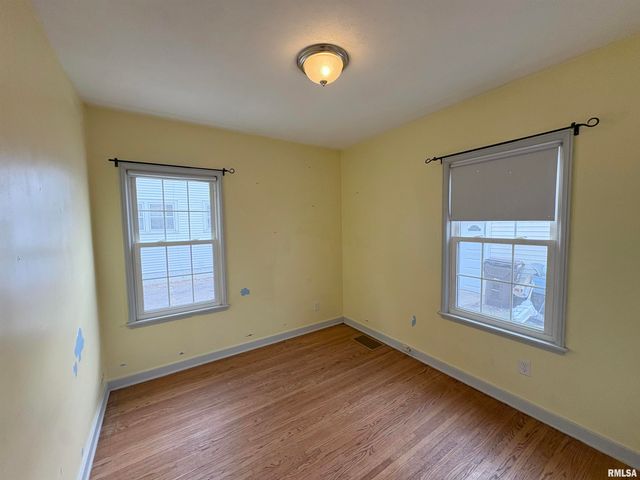 1324 W CIRCLE Road, Peoria, IL 61604