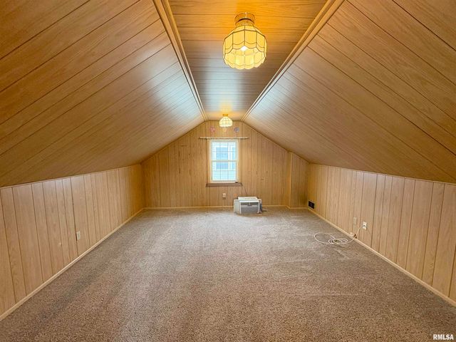 1324 W CIRCLE Road, Peoria, IL 61604