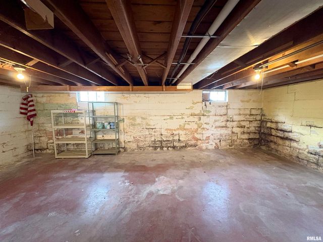 1324 W CIRCLE Road, Peoria, IL 61604