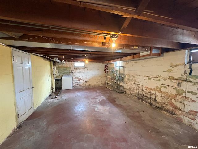 1324 W CIRCLE Road, Peoria, IL 61604