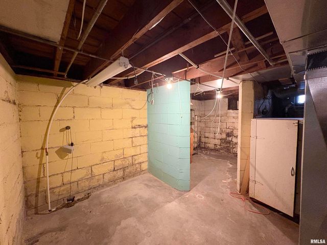 1324 W CIRCLE Road, Peoria, IL 61604