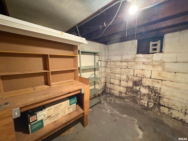 1324 W CIRCLE Road, Peoria, IL 61604